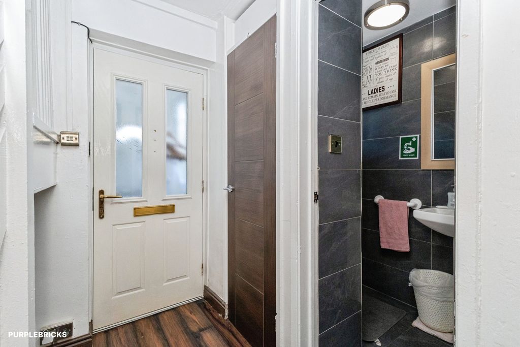 Property photo 2 of 32