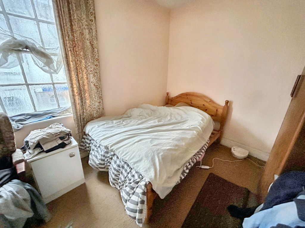 Property photo 3 of 16 Flat 2 Bedroom