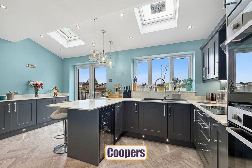 Property photo 2 of 19 Breakfast Kitchen