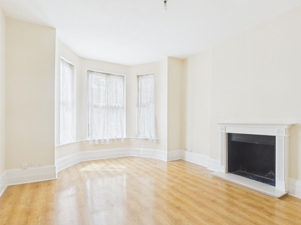Property photo 1 of 11 Living Room