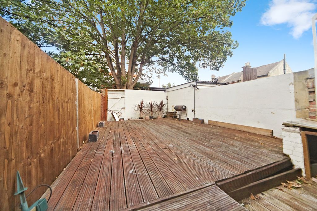 Property photo 2 of 20