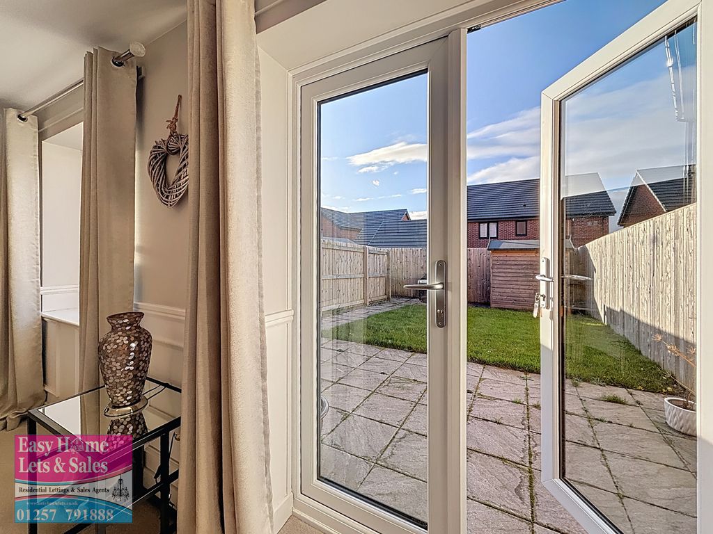 Property photo 3 of 21 Living Room