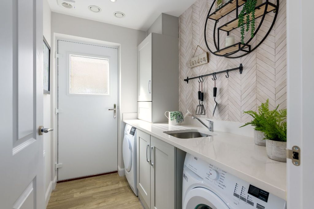 Property photo 3 of 9 Utility Room In 4 Bed Glenbervie Home