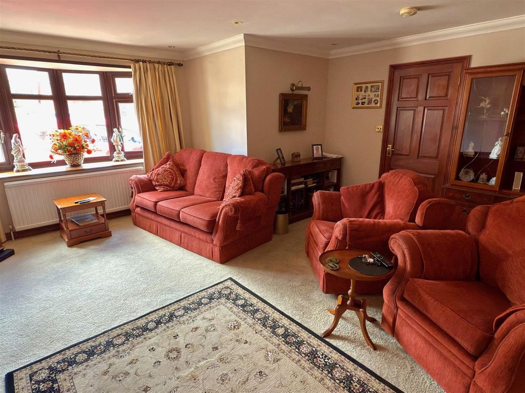 Property photo 3 of 28 Lounge.Jpg
