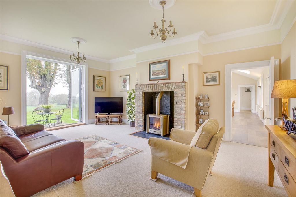 Property photo 3 of 47 Breakfast Room