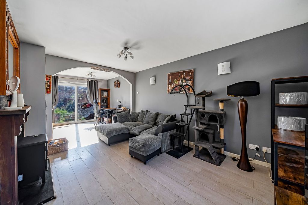 Property photo 3 of 17