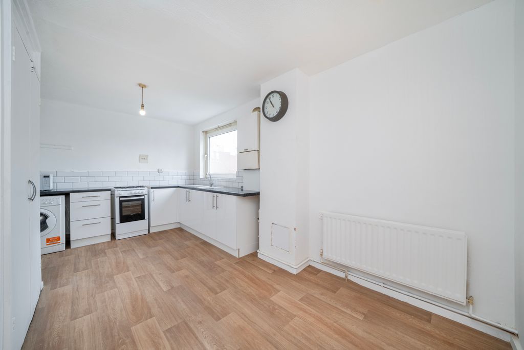 Property photo 2 of 9 Kitchen