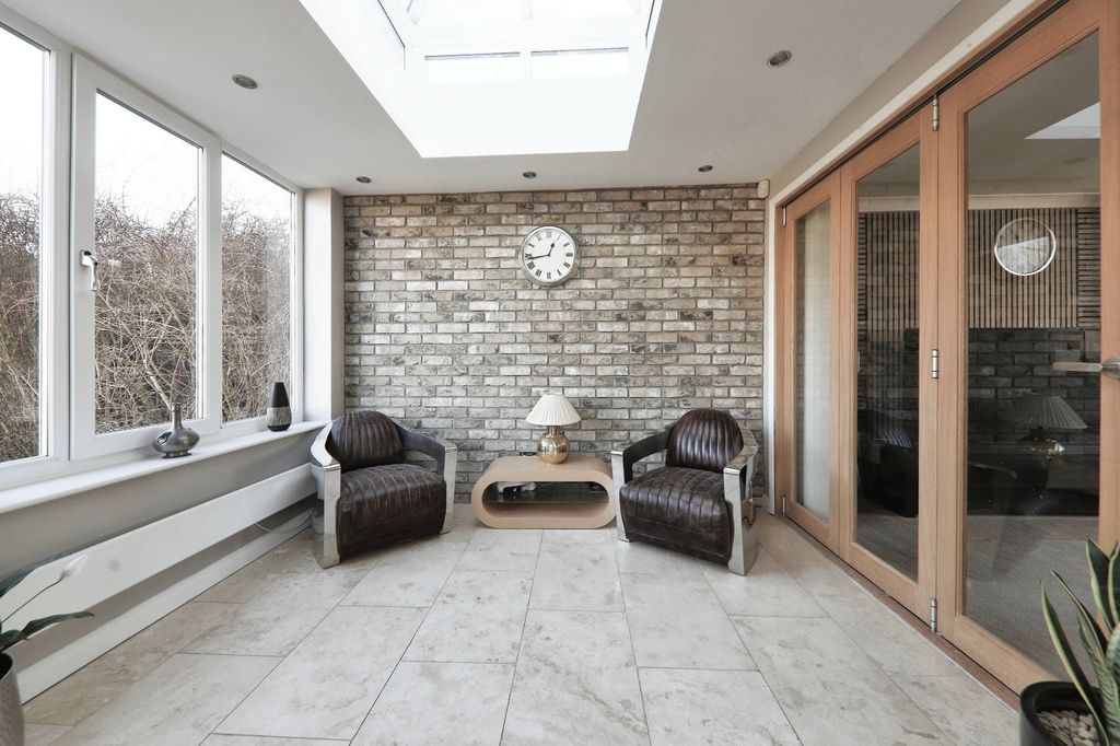 Property photo 3 of 19 31394013