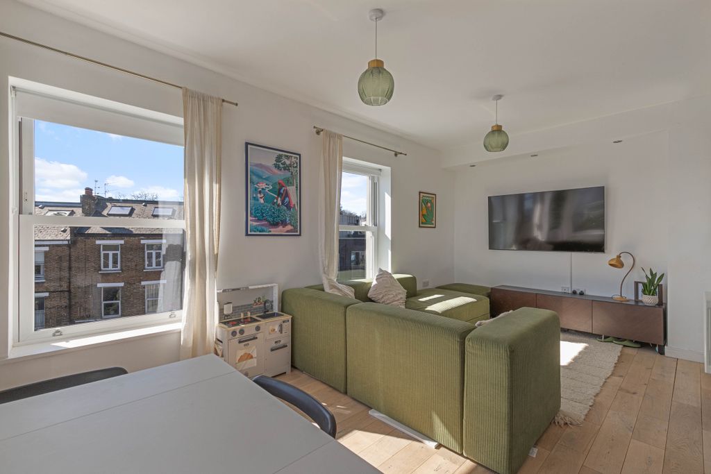 Property photo 3 of 12 Flat 4, Thicket Tavern, Se20 - 2