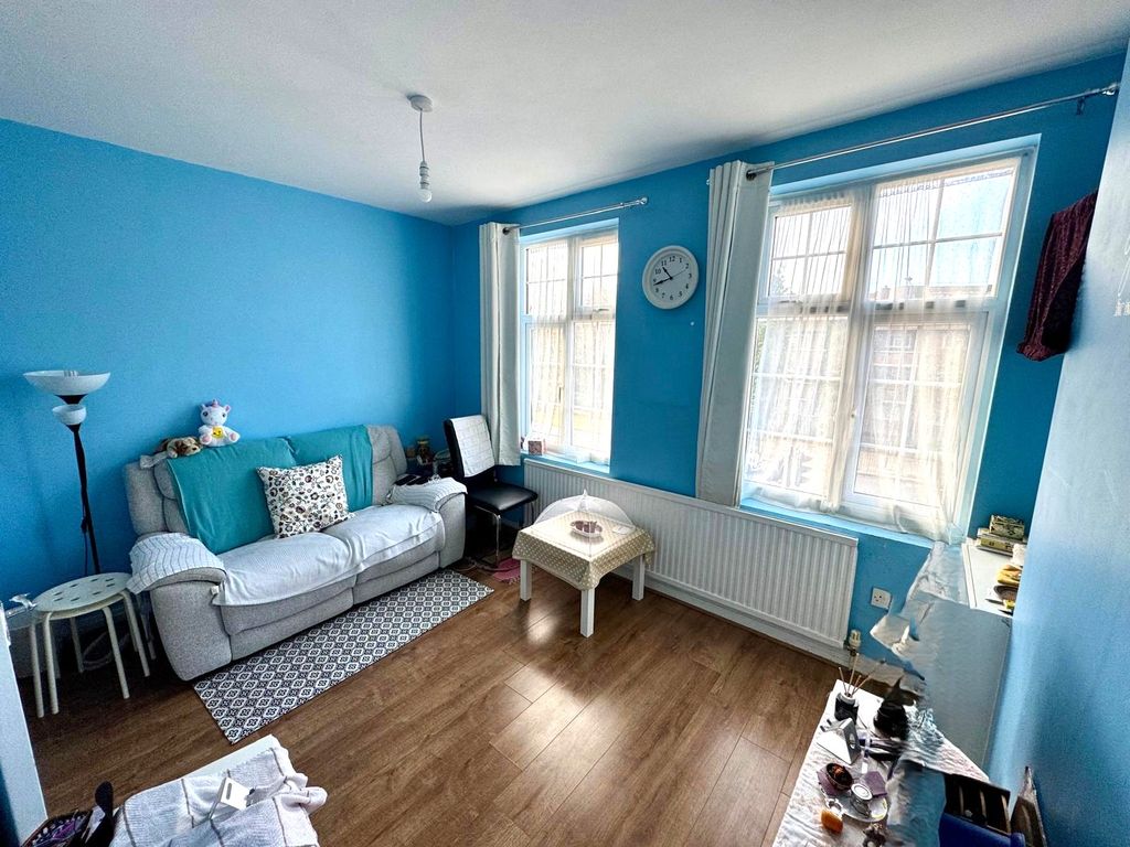 Property photo 2 of 8 Photo 7