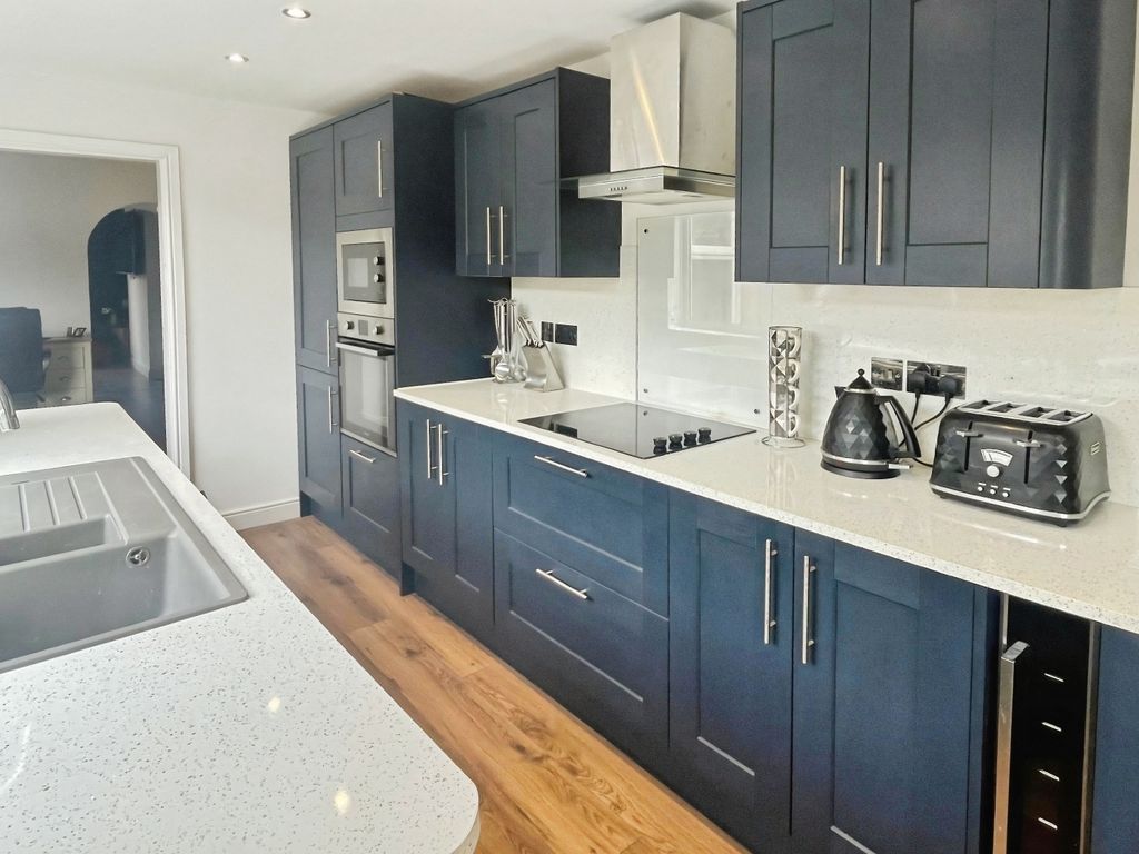 Property photo 3 of 12 66E0E930-51296Db1-0245-4829-83d5-68d4723862E1