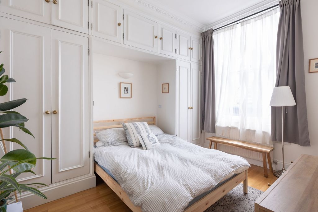 Property photo 3 of 6 Bedroom