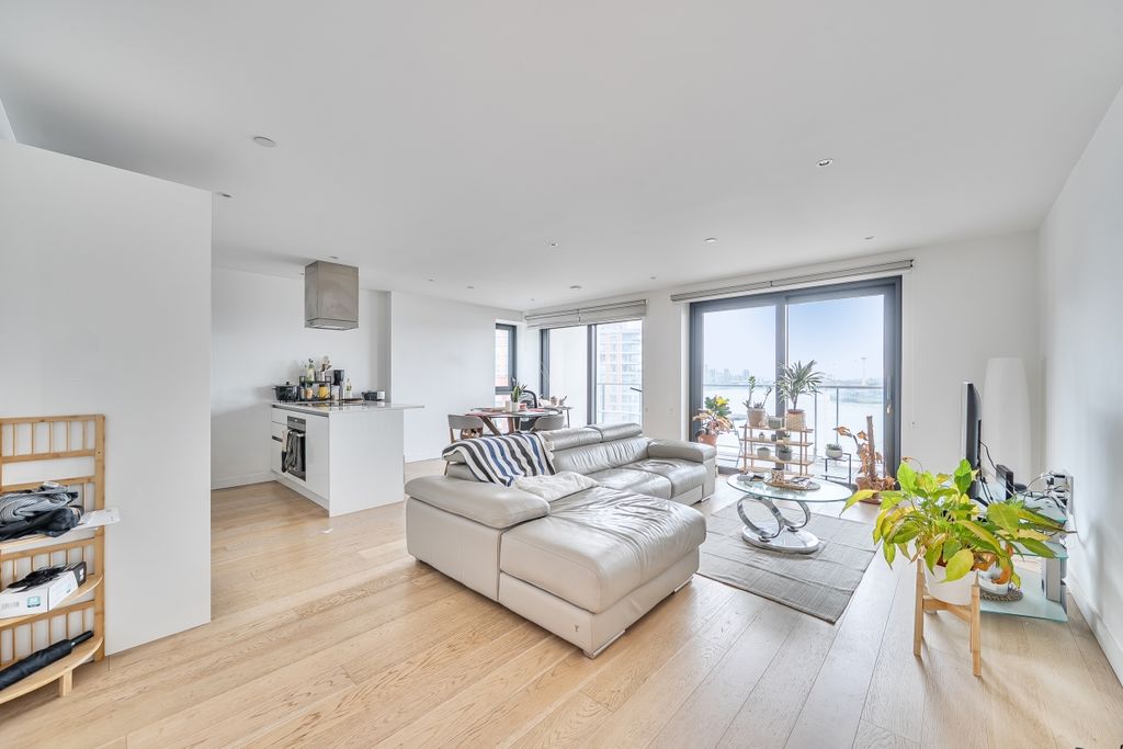 Property photo 2 of 12 1389334-10-694039...