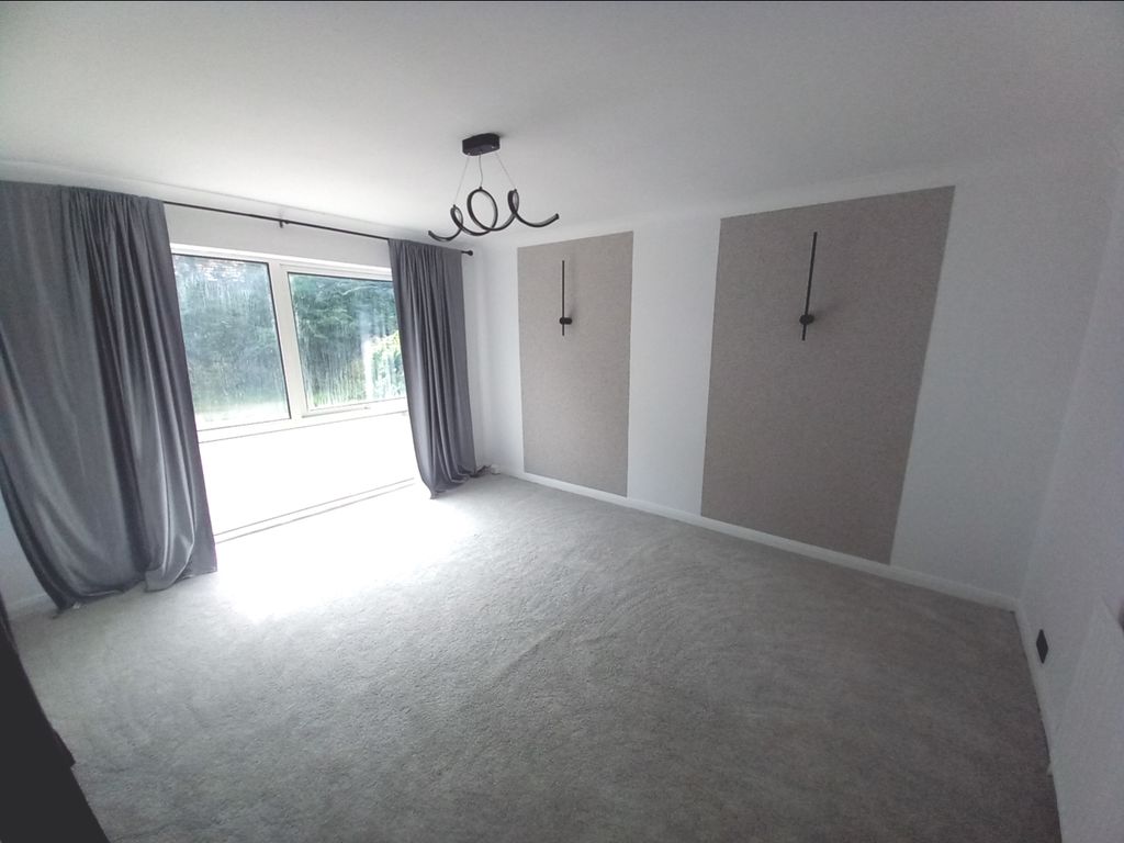 Property photo 2 of 14 Lounge
