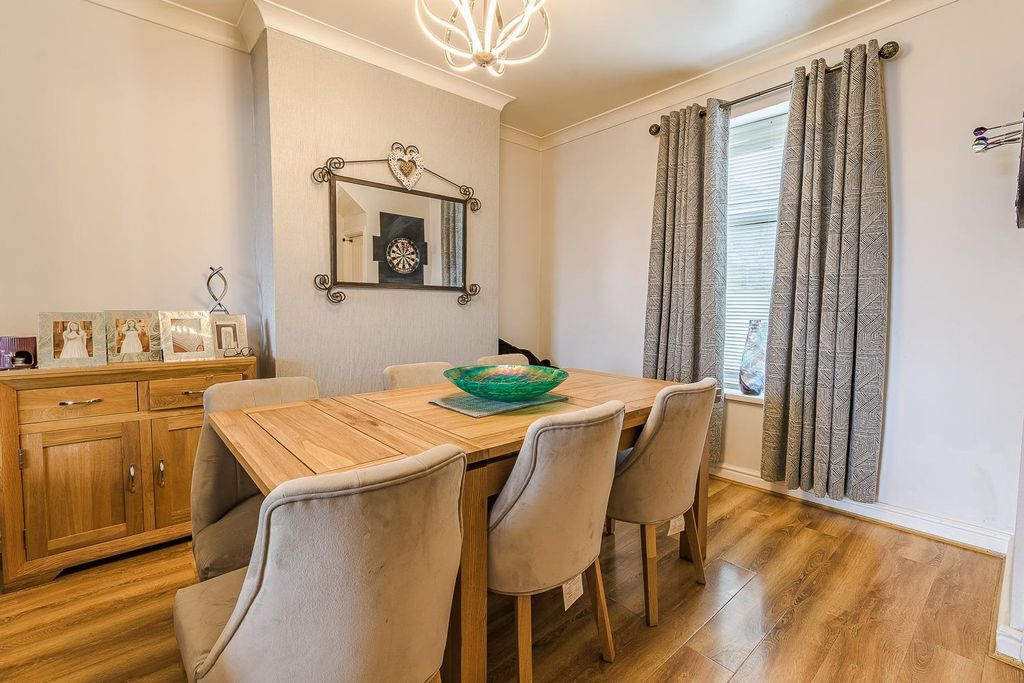 Property photo 3 of 21 Dining Room