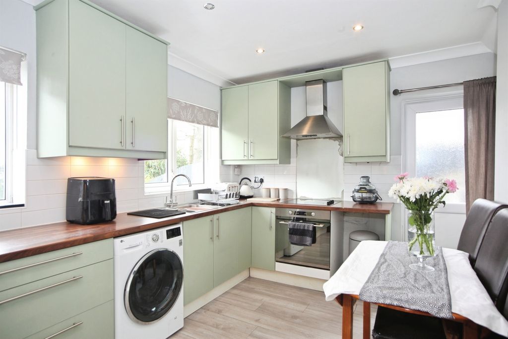 Property photo 2 of 24