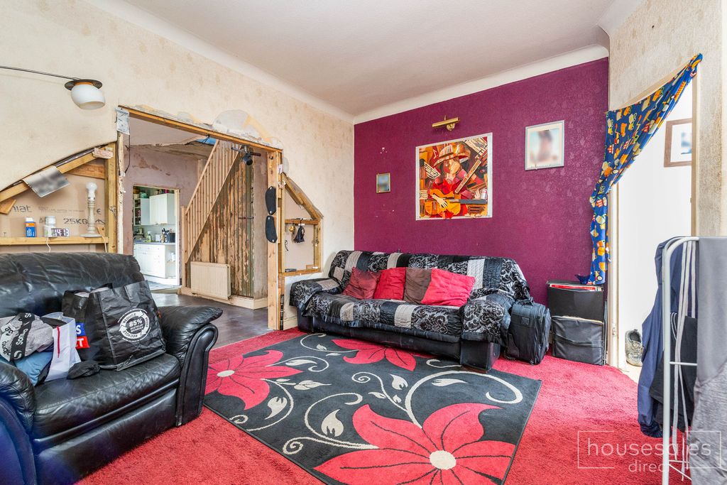 Property photo 2 of 8