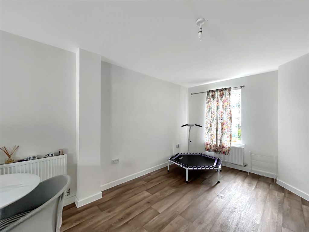 Property photo 3 of 13 Picture No. 10