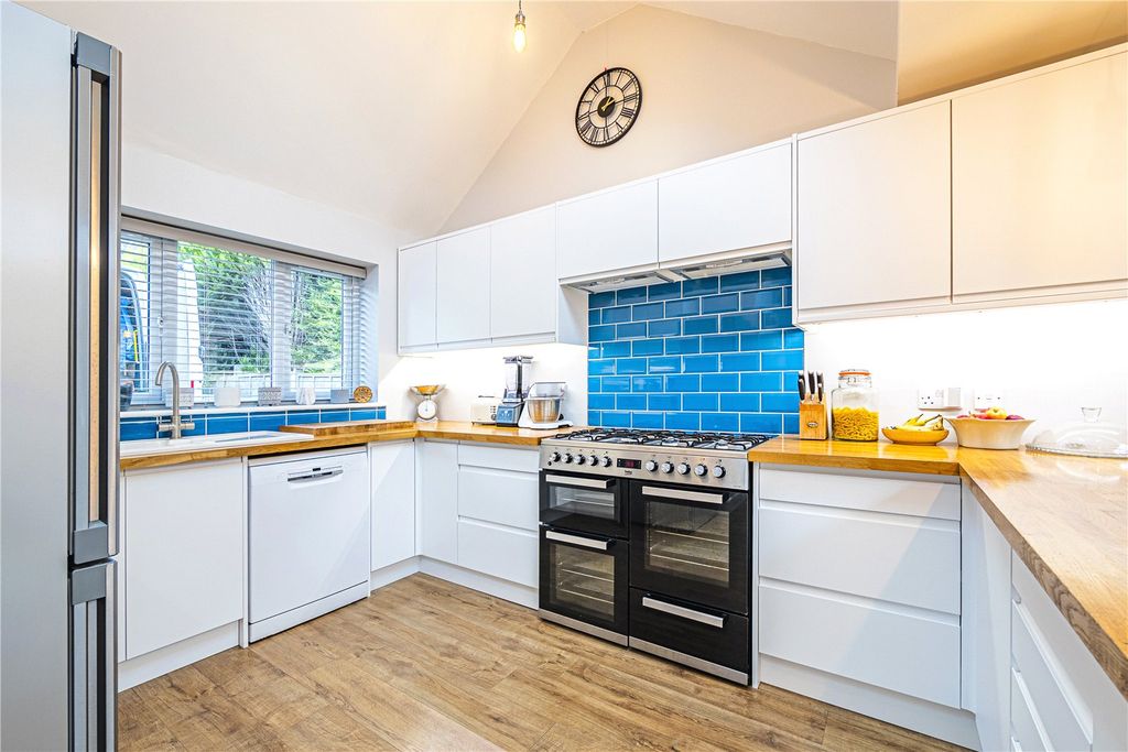 Property photo 2 of 22 Picture No. 16