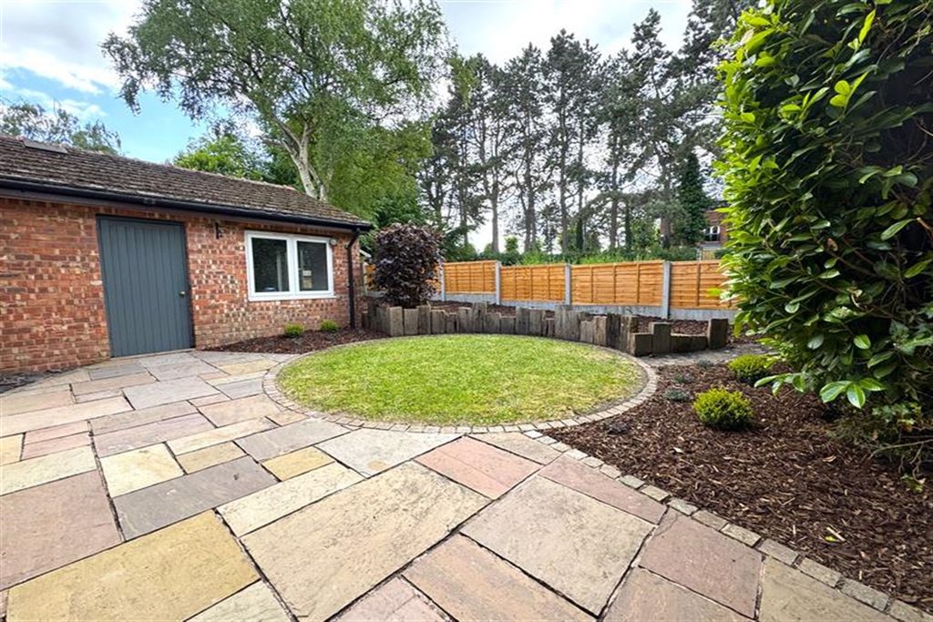 Property photo 2 of 15 (Main)