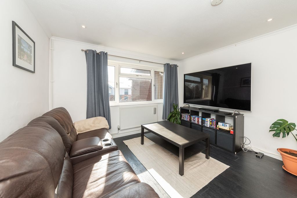 Property photo 1 of 32