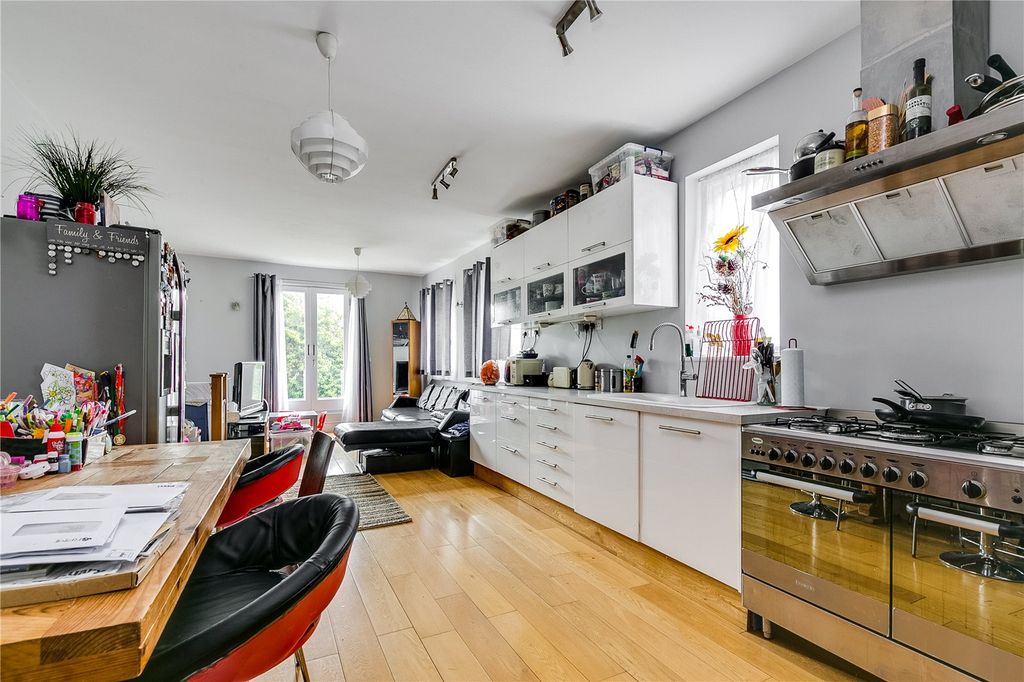 Property photo 2 of 14