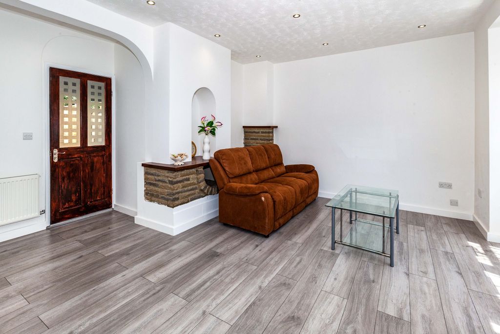 Property photo 3 of 12 3