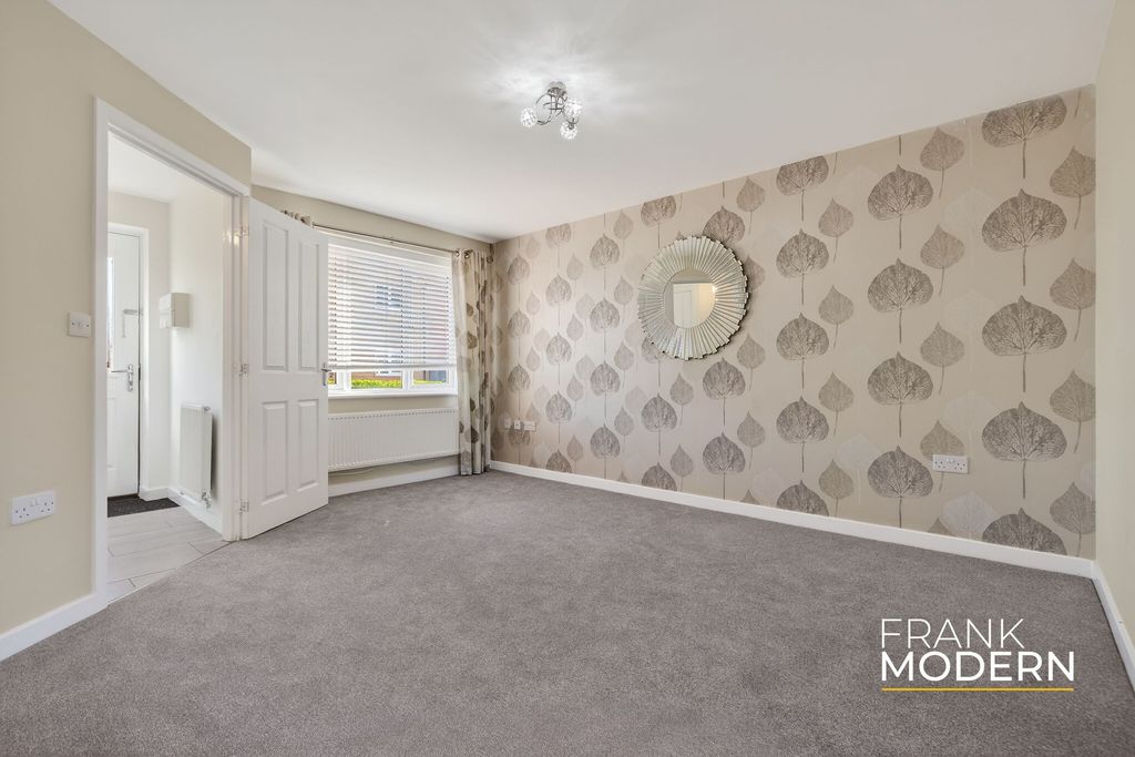 Property photo 2 of 39 Living Room