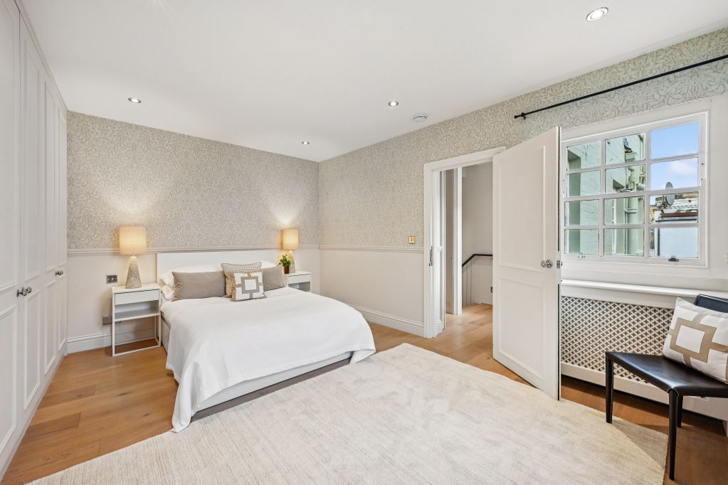 Property photo 3 of 16 Picture 4