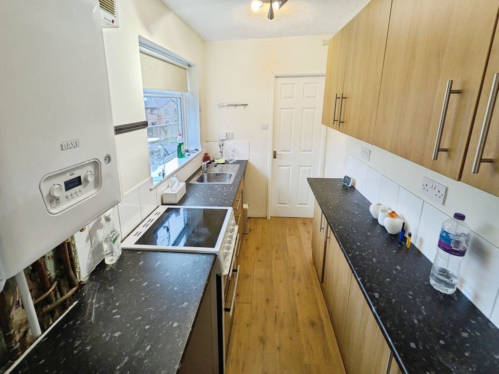 Property photo 3 of 8 Kitchen