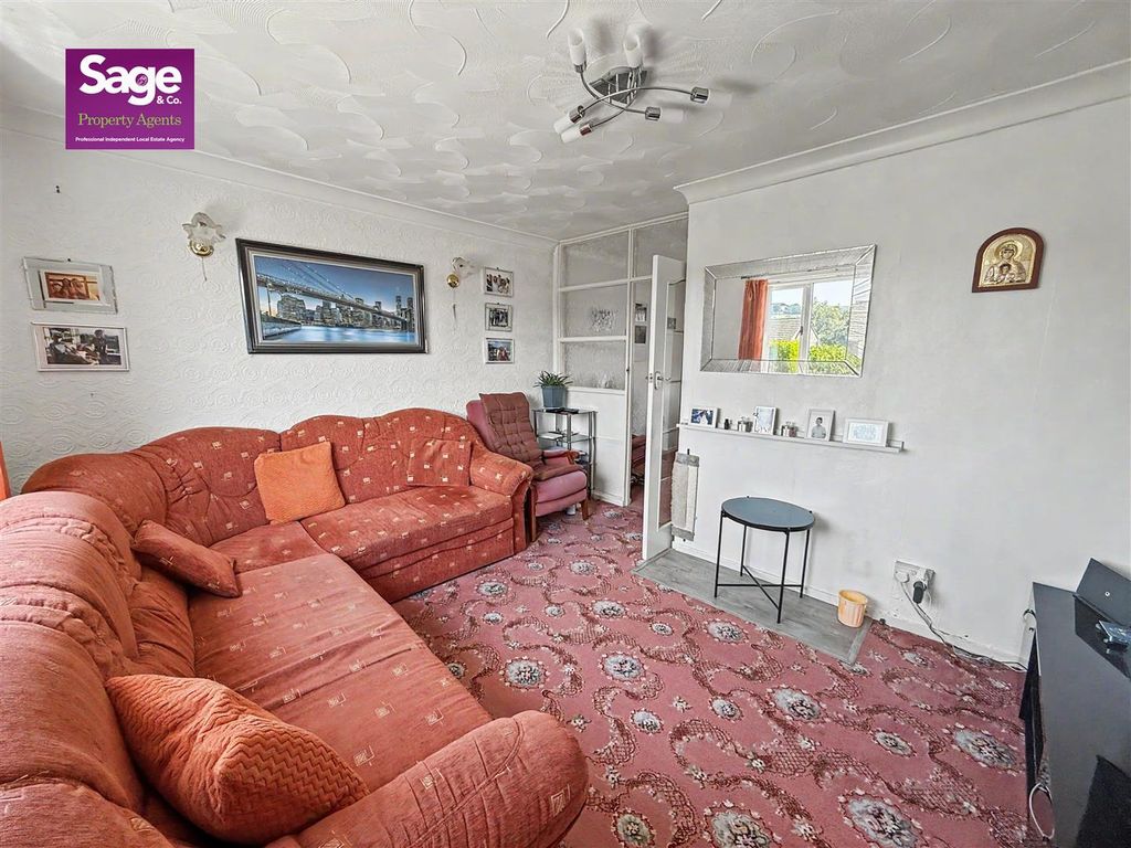 Property photo 2 of 26