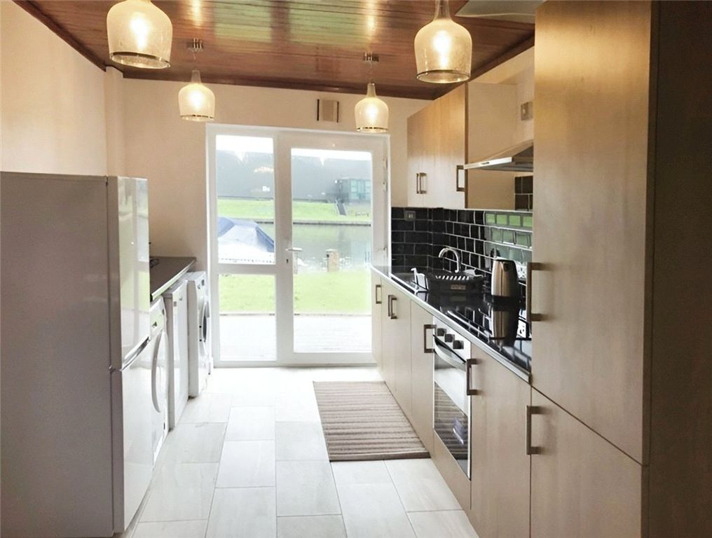 Property photo 3 of 7 Kitchen