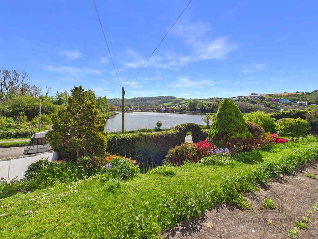 Property photo 2 of 31