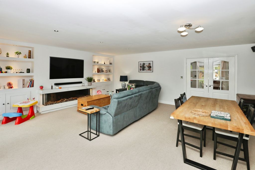 Property photo 3 of 13