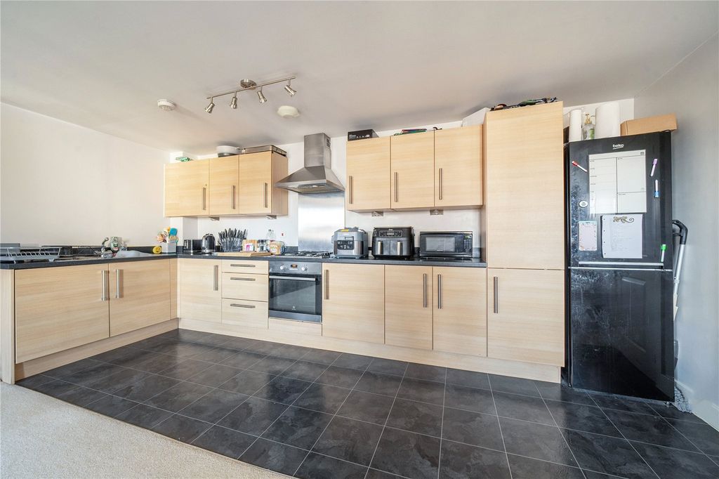 Property photo 2 of 20 Kitchen
