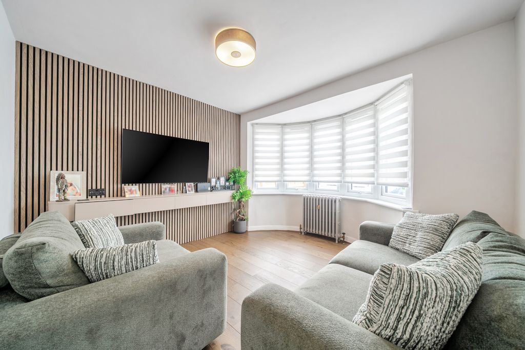 Property photo 2 of 19 1479663-13-6A3455...