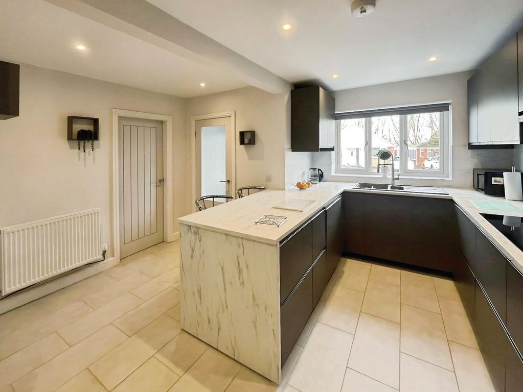 Property photo 3 of 15 Kitchen.Jpeg