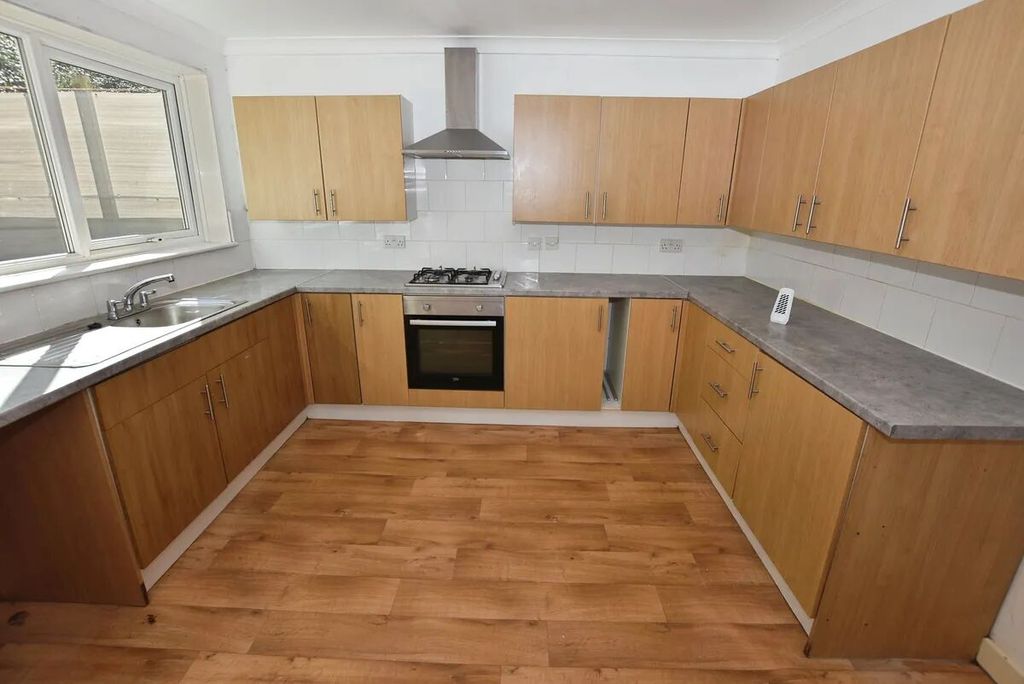 Property photo 3 of 12 Picture 3