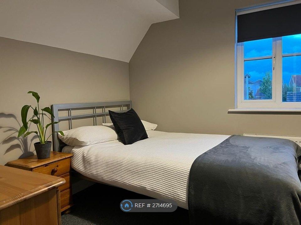 Property photo 3 of 11 Bedroom 1