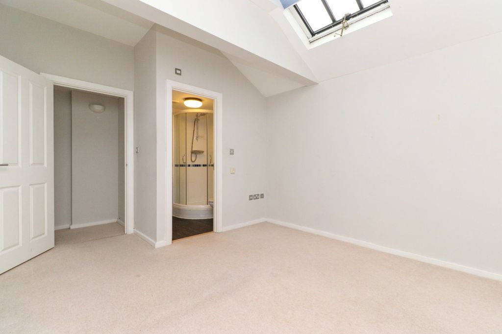 Property photo 3 of 9 Picture 3