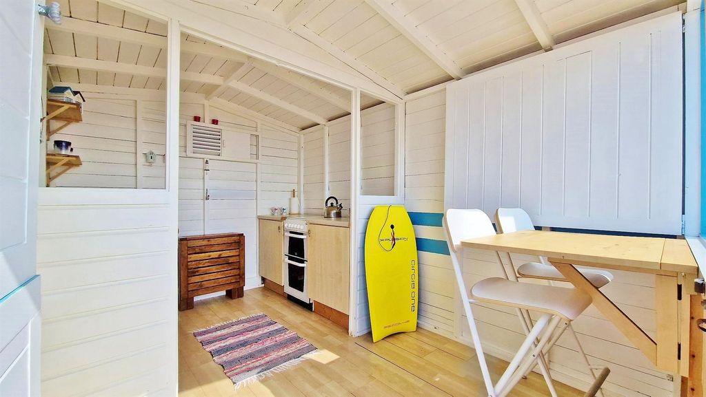 Property photo 2 of 9 Beach Hut