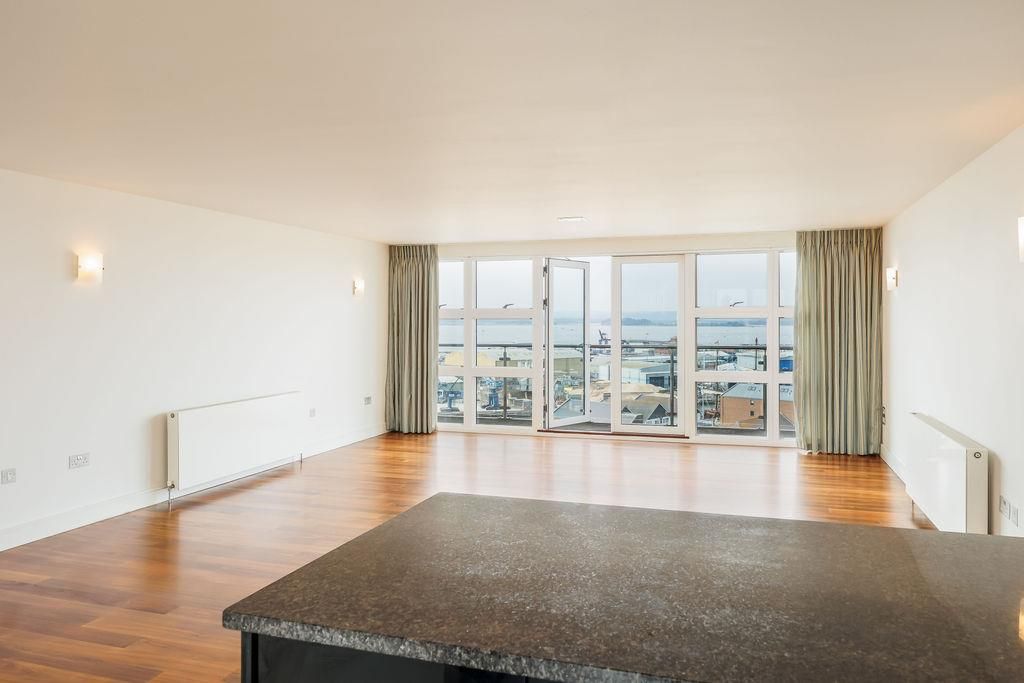 Property photo 3 of 20 1002Orchardplaza-17.Jpg