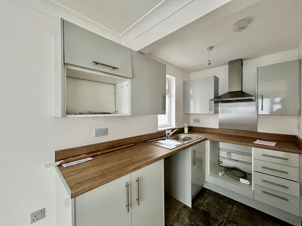 Property photo 1 of 6 Kitchen