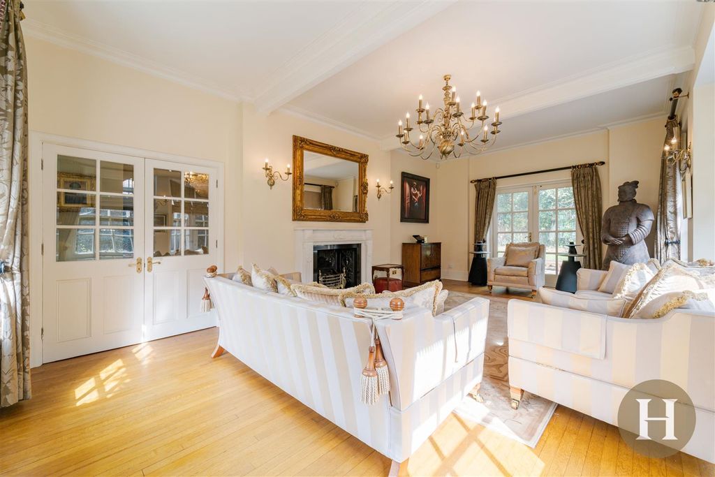 Property photo 3 of 42 Hadleigh Estate Agents-2.Jpg