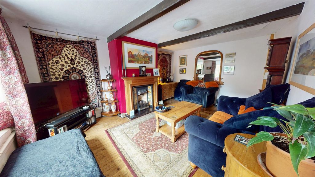 Property photo 3 of 16 Lounge