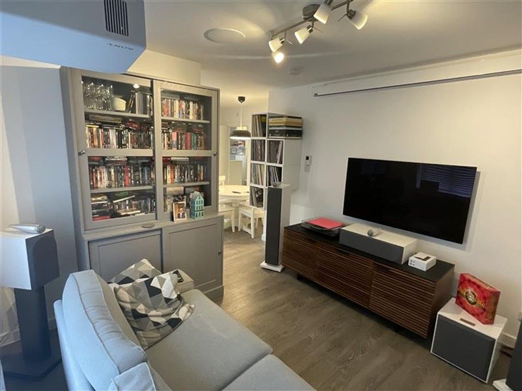 Property photo 2 of 7 Lounge