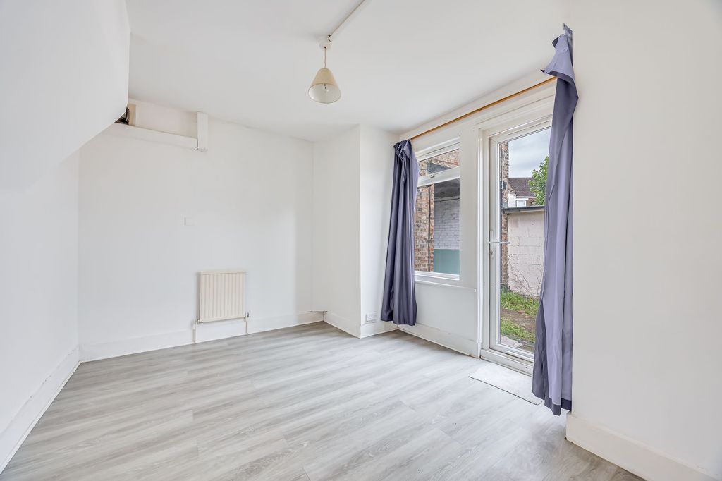Property photo 2 of 7