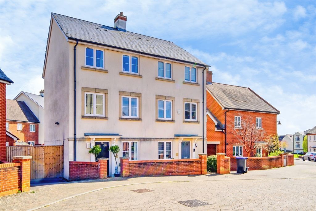 Property photo 1 of 19