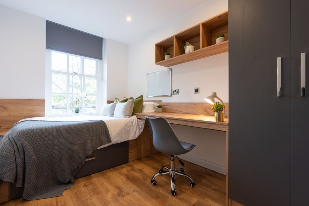 Property photo 2 of 20 Jesmond View A Flat 3 Bedroom 1