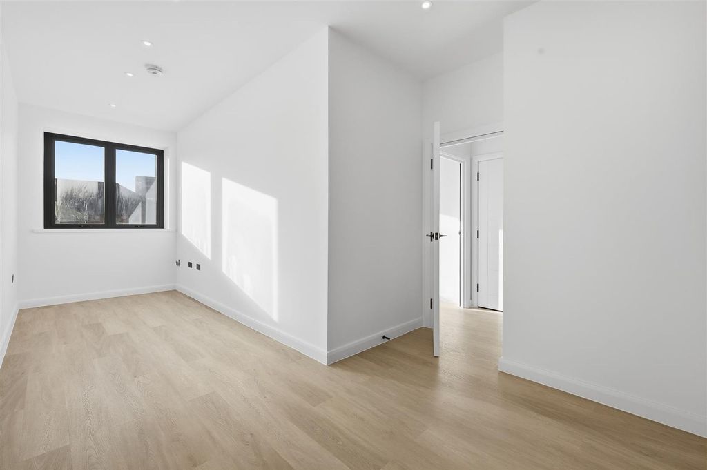 Property photo 1 of 6 002_Img_8072.Jpg